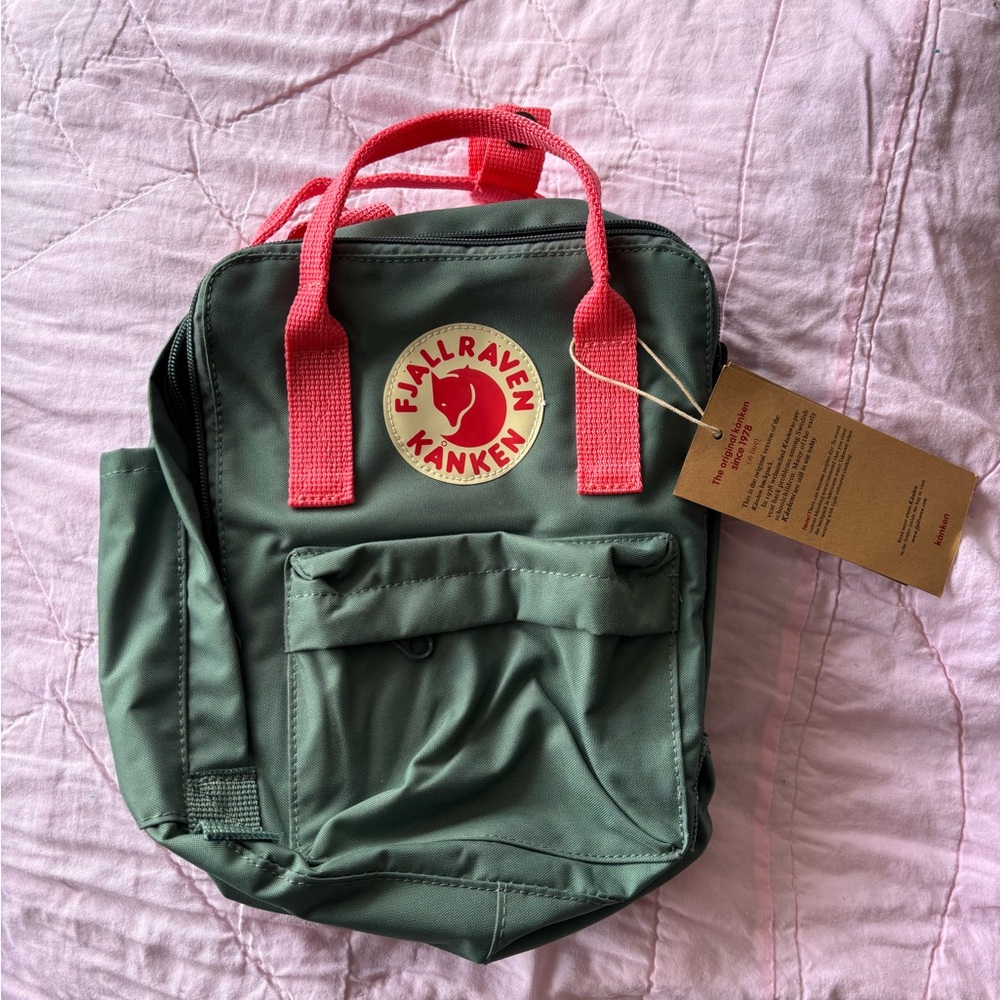 Fjällräven Kånken Green Backpack with Pink Handles